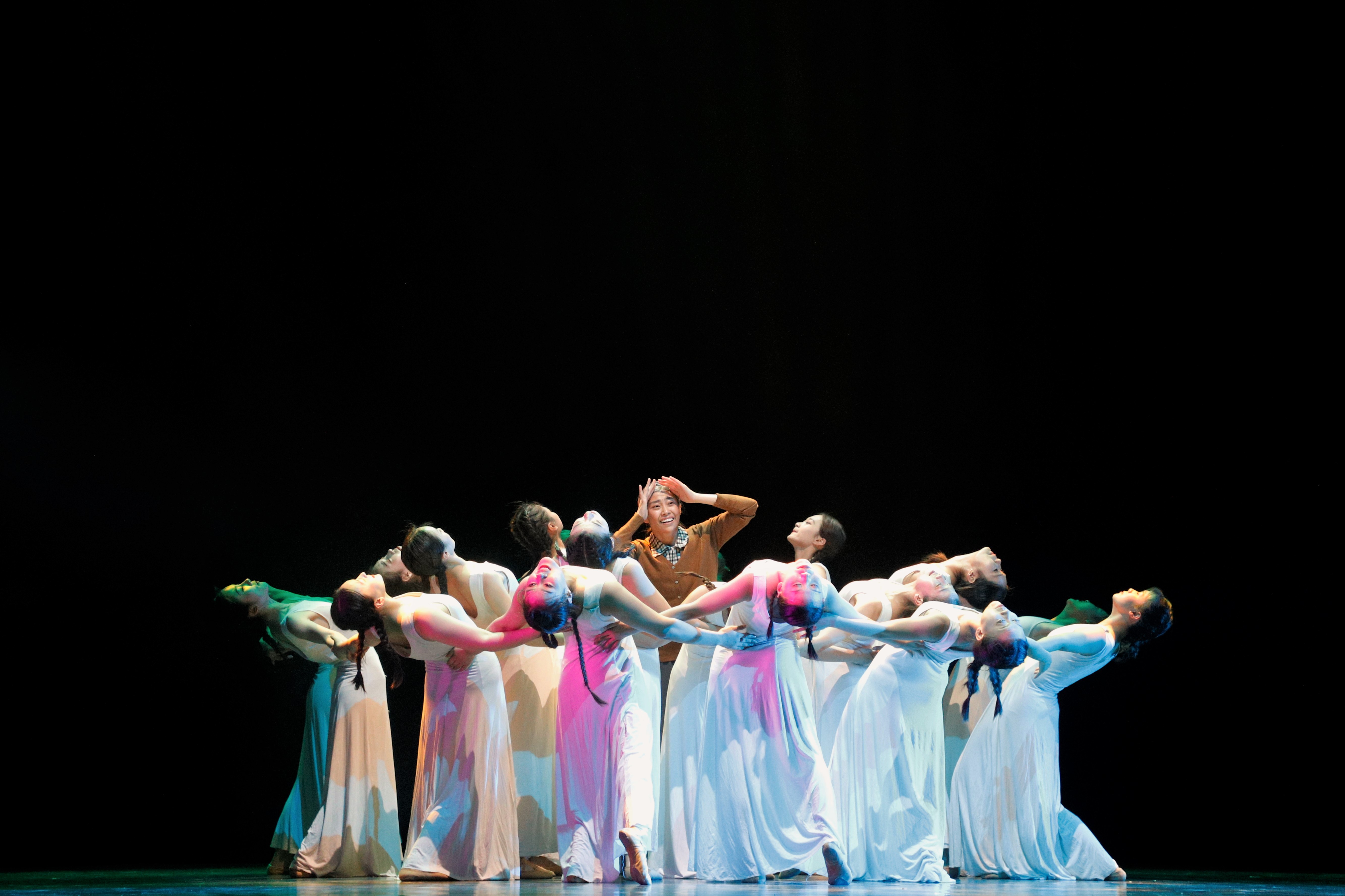 本站首页 校园文化作品用舞蹈语言讲述了慰安妇群体的悲惨命运,以"